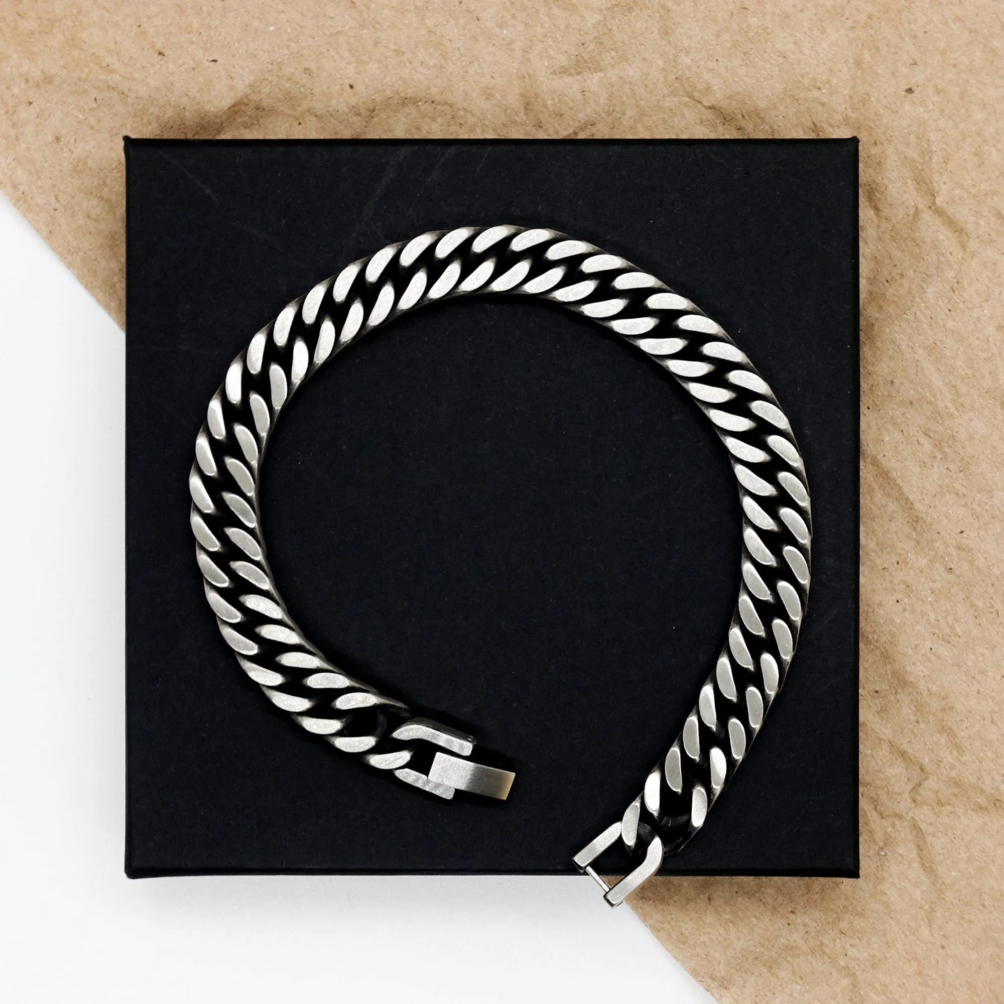 Badass Magistrate Gifts, I'm Magistrate not a magician, Sarcastic Cuban Link Chain Bracelet for Magistrate Birthday Christmas for  Men, Women, Friends, Coworkers